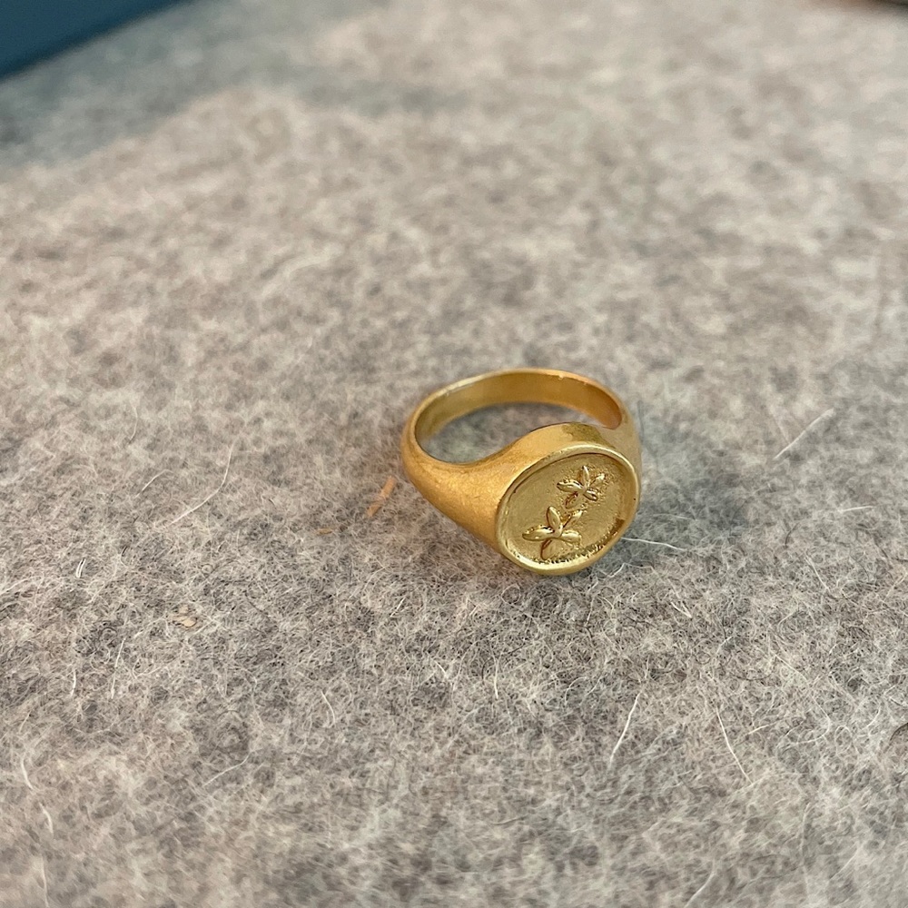 madewell daisy signet ring